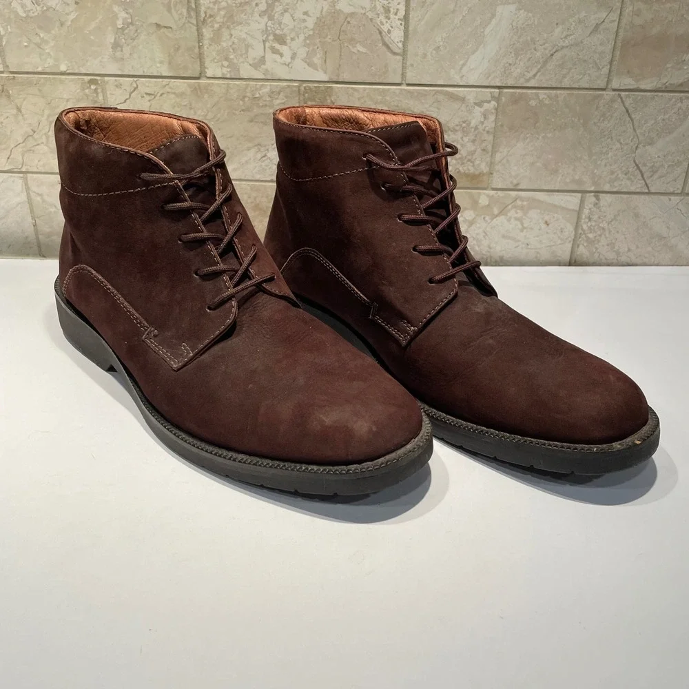 GH Bass & Co Western Mens 9.5 M Brown Nubuck Leather Chukka Boots Made in Brazil